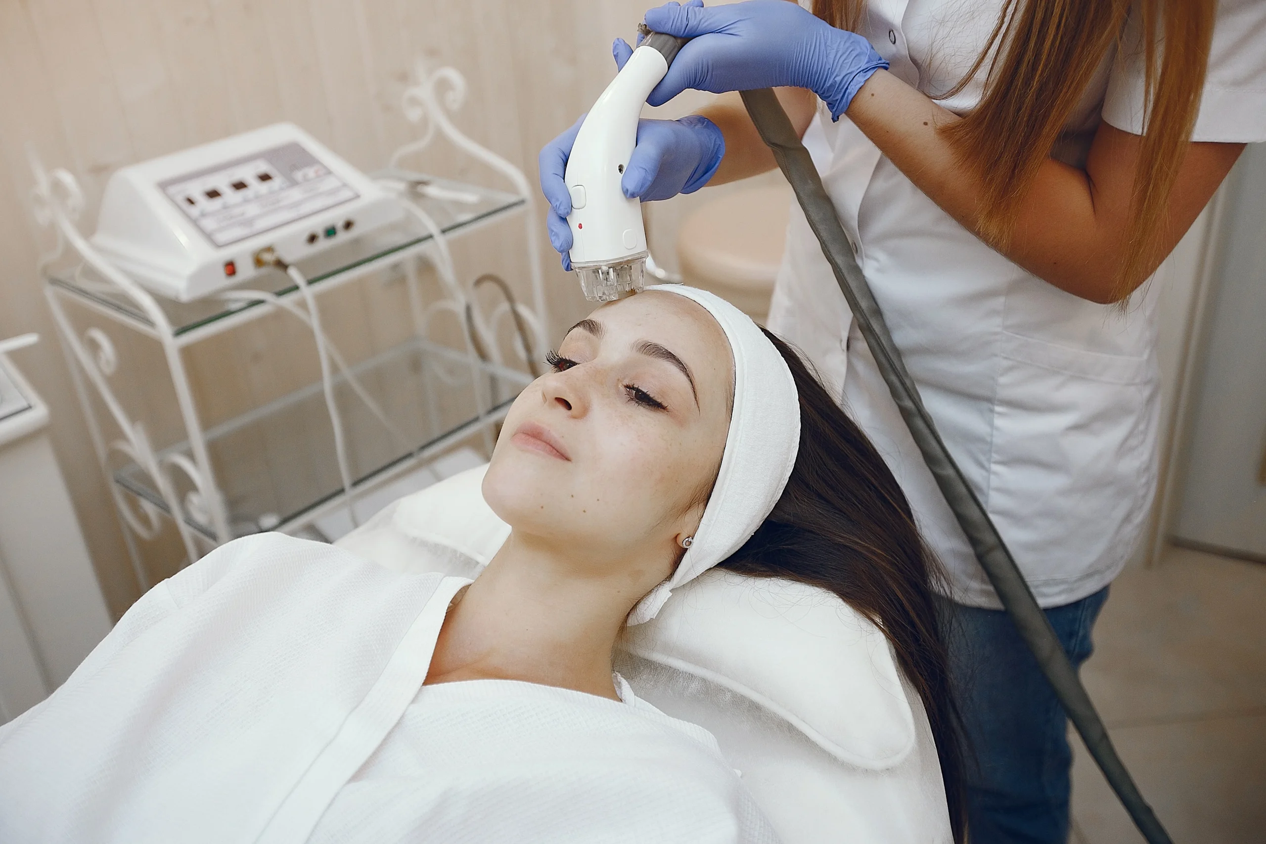 woman-cosmetology-studio-laser-hair-removal (1)